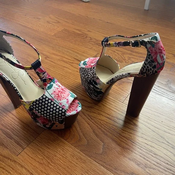 High heel platform heels 5” heel and 2” platform - Picture 2 of 5